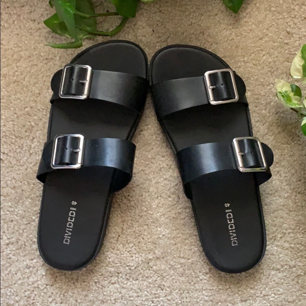 Buckle sandals